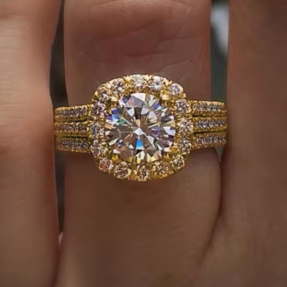 NWT Gold Tone Ring